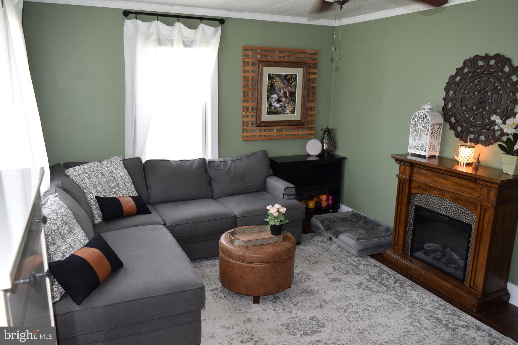 12445 Sub-Station Road Waldorf, MD 20601 - Photo 4 of 47 Living Room