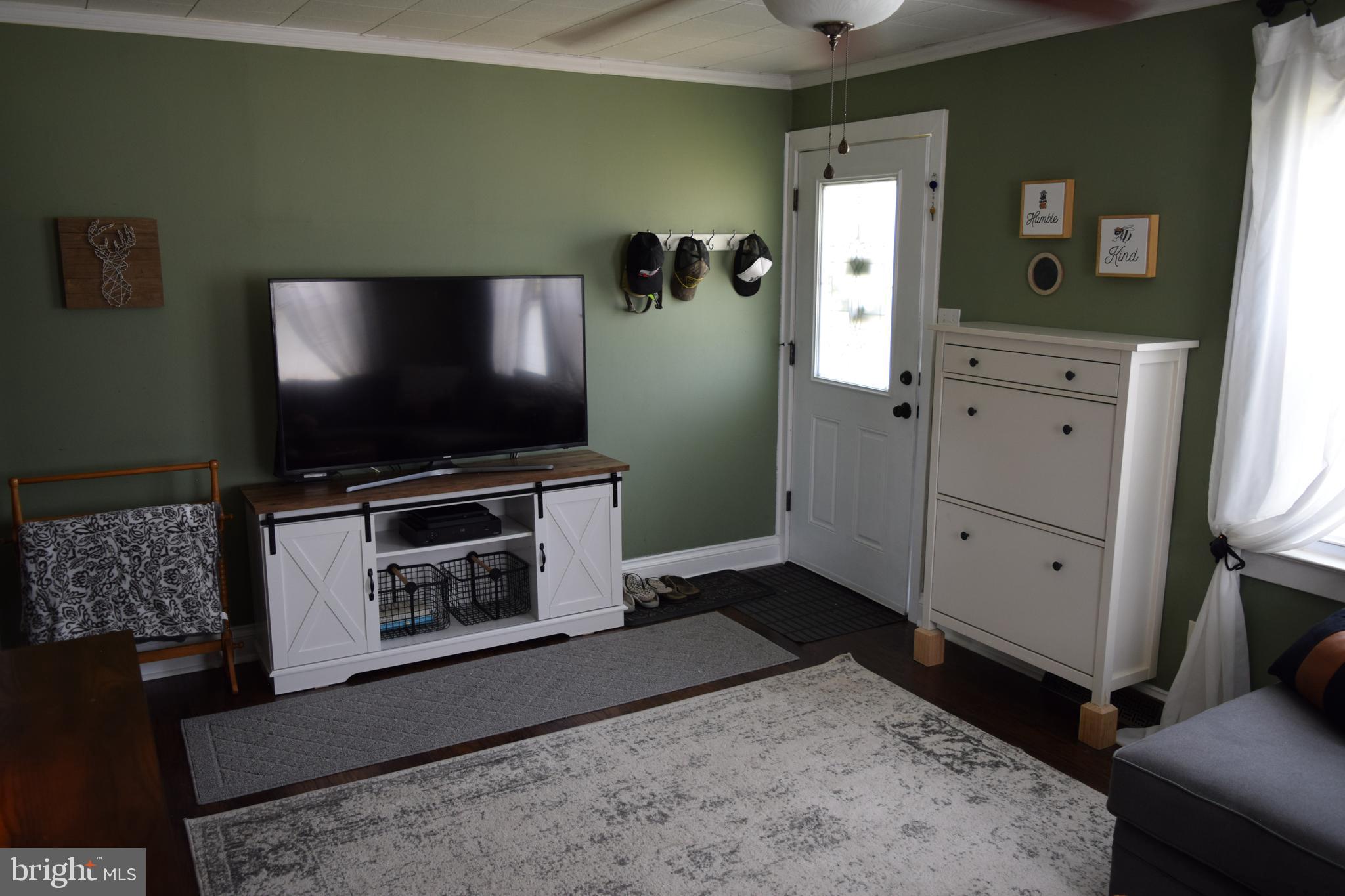 12445 Sub-Station Road Waldorf, MD 20601 - Photo 6 of 47 Living Room