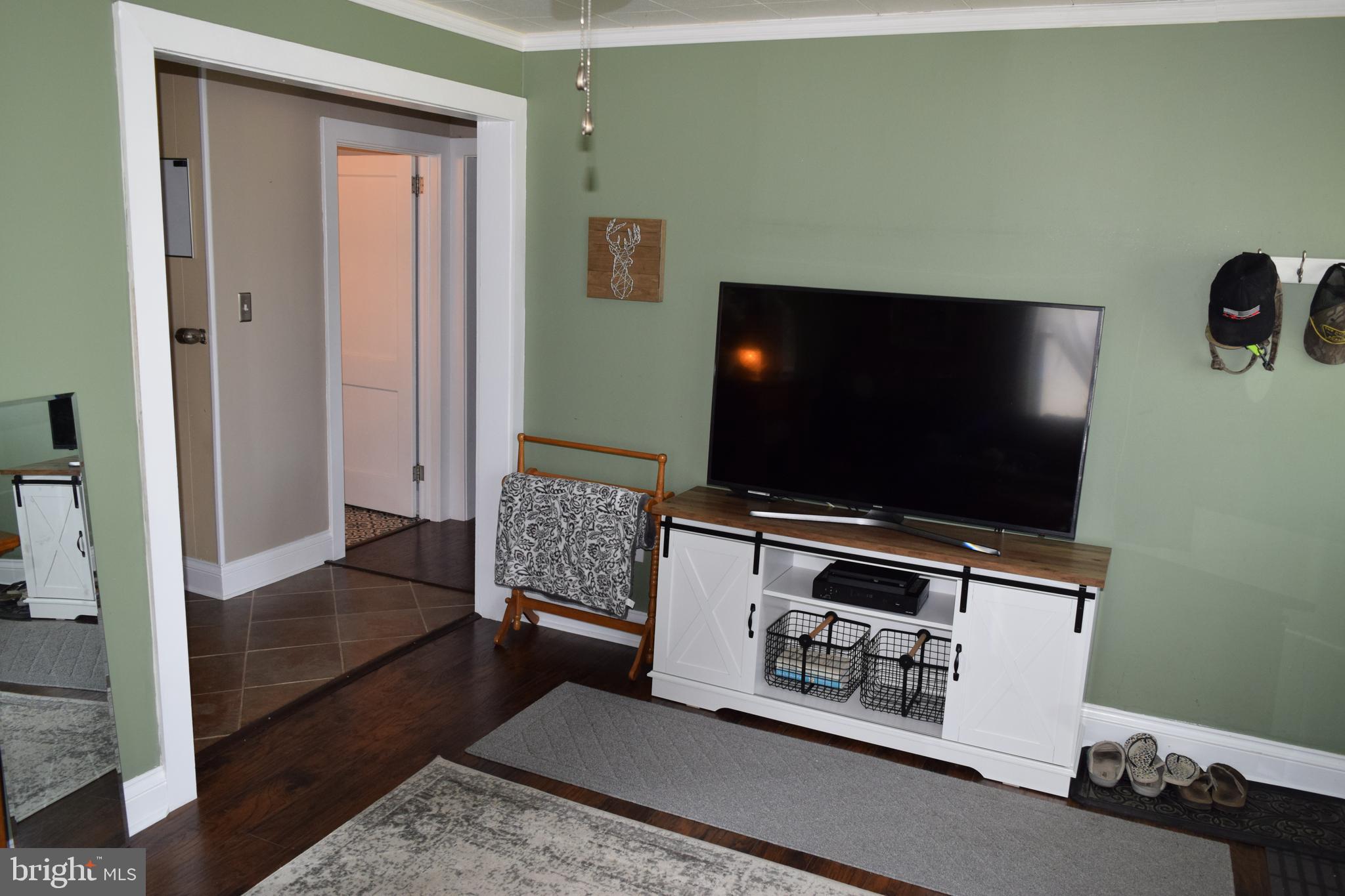 12445 Sub-Station Road Waldorf, MD 20601 - Photo 7 of 47 Living Room