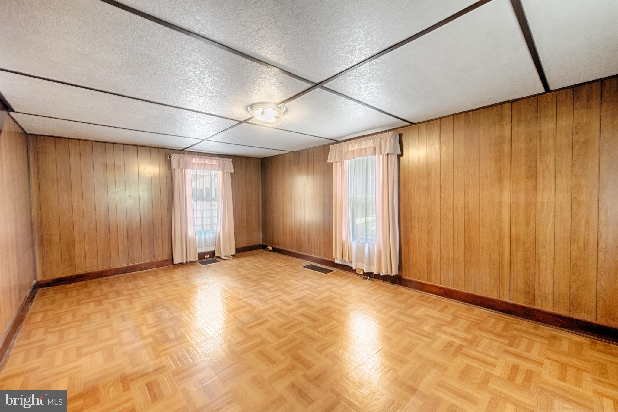 425 Philadelphia Road Joppa, MD 21085 - Photo 6 of 34 Living Room