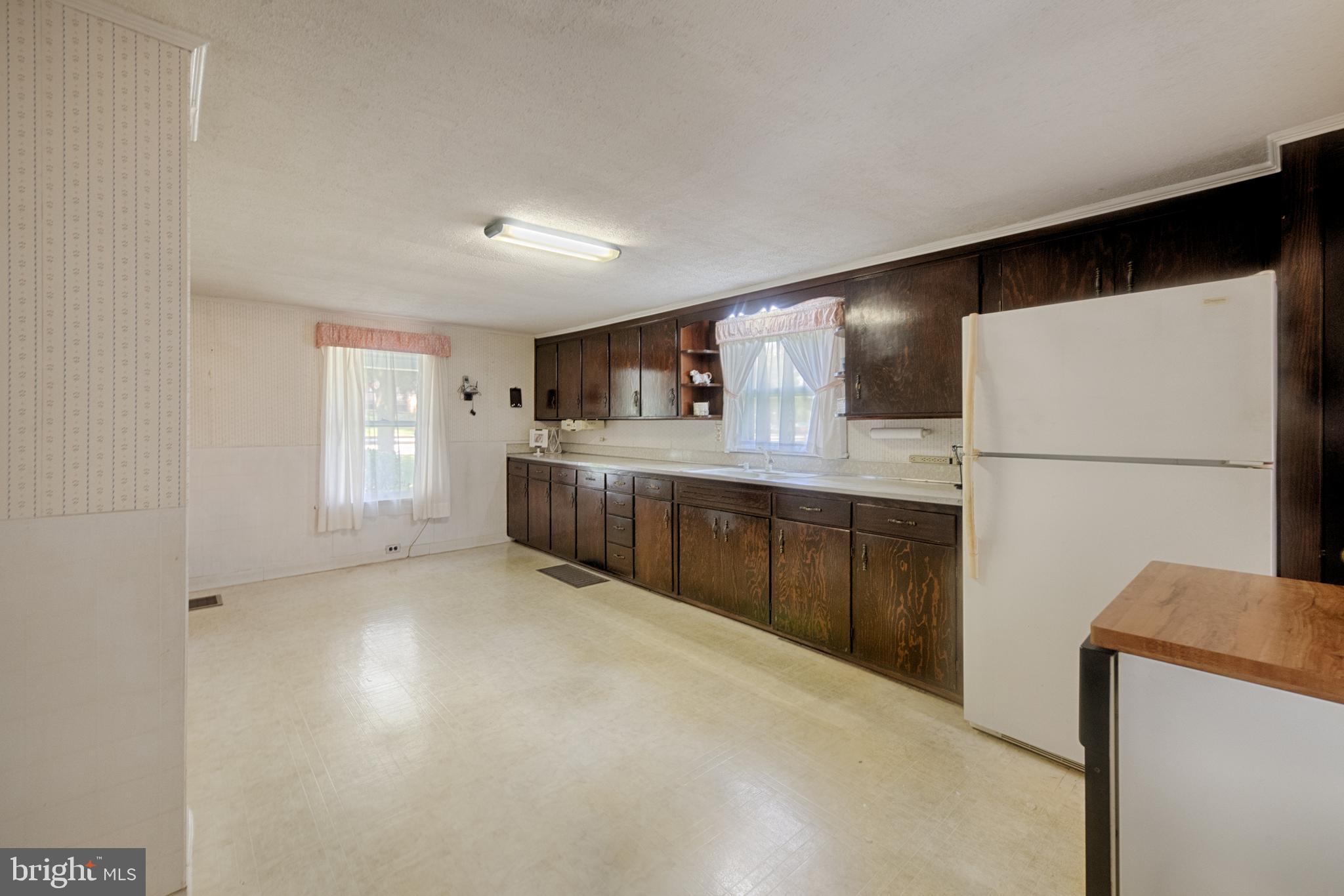 425 Philadelphia Road Joppa, MD 21085 - Photo 7 of 34 Kitchen