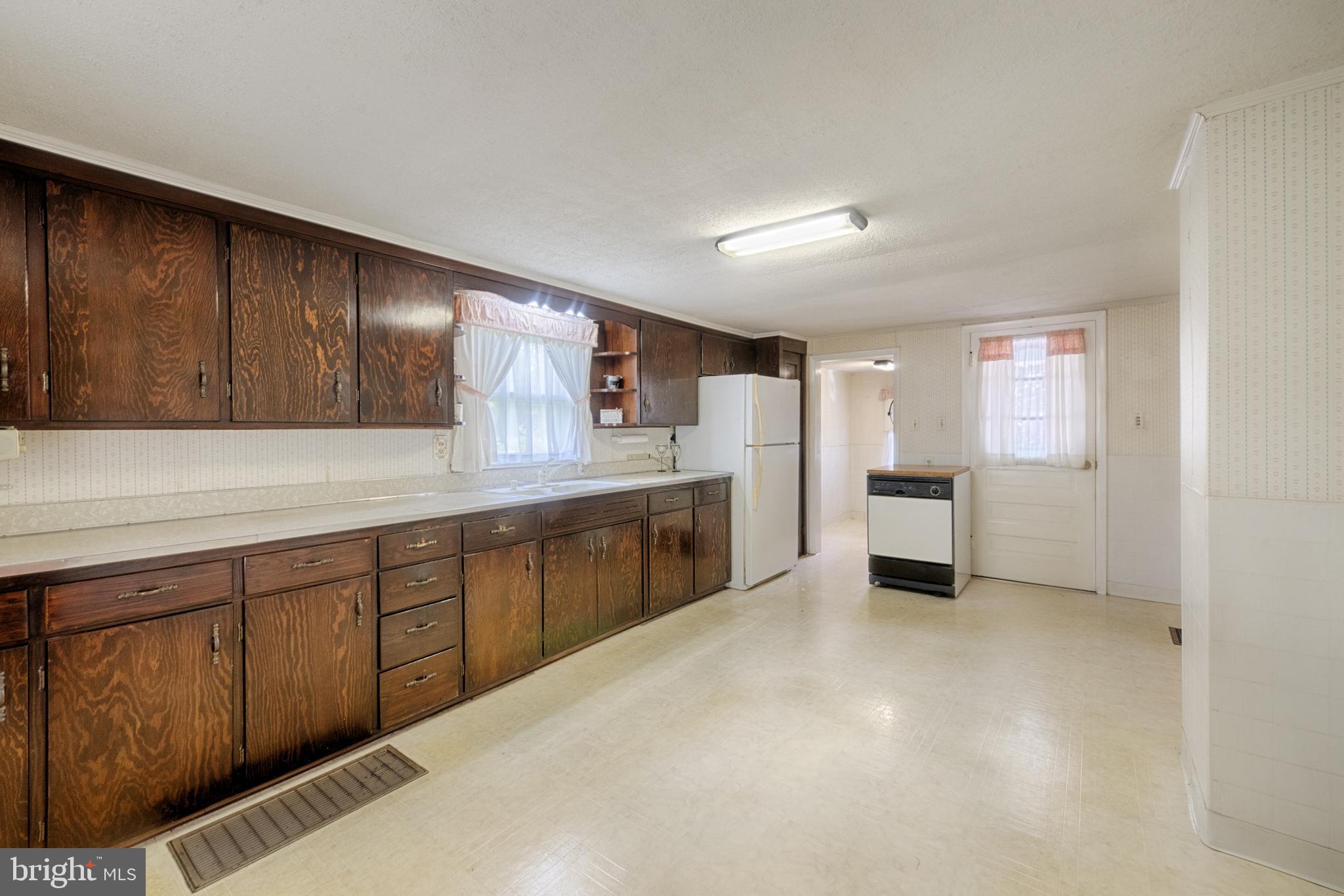 425 Philadelphia Road Joppa, MD 21085 - Photo 8 of 34 Kitchen
