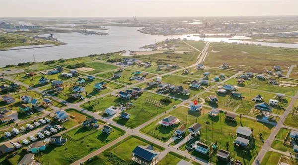 $329,000 | 1019 Treaty Drive, Surfside Beach, TX 77541