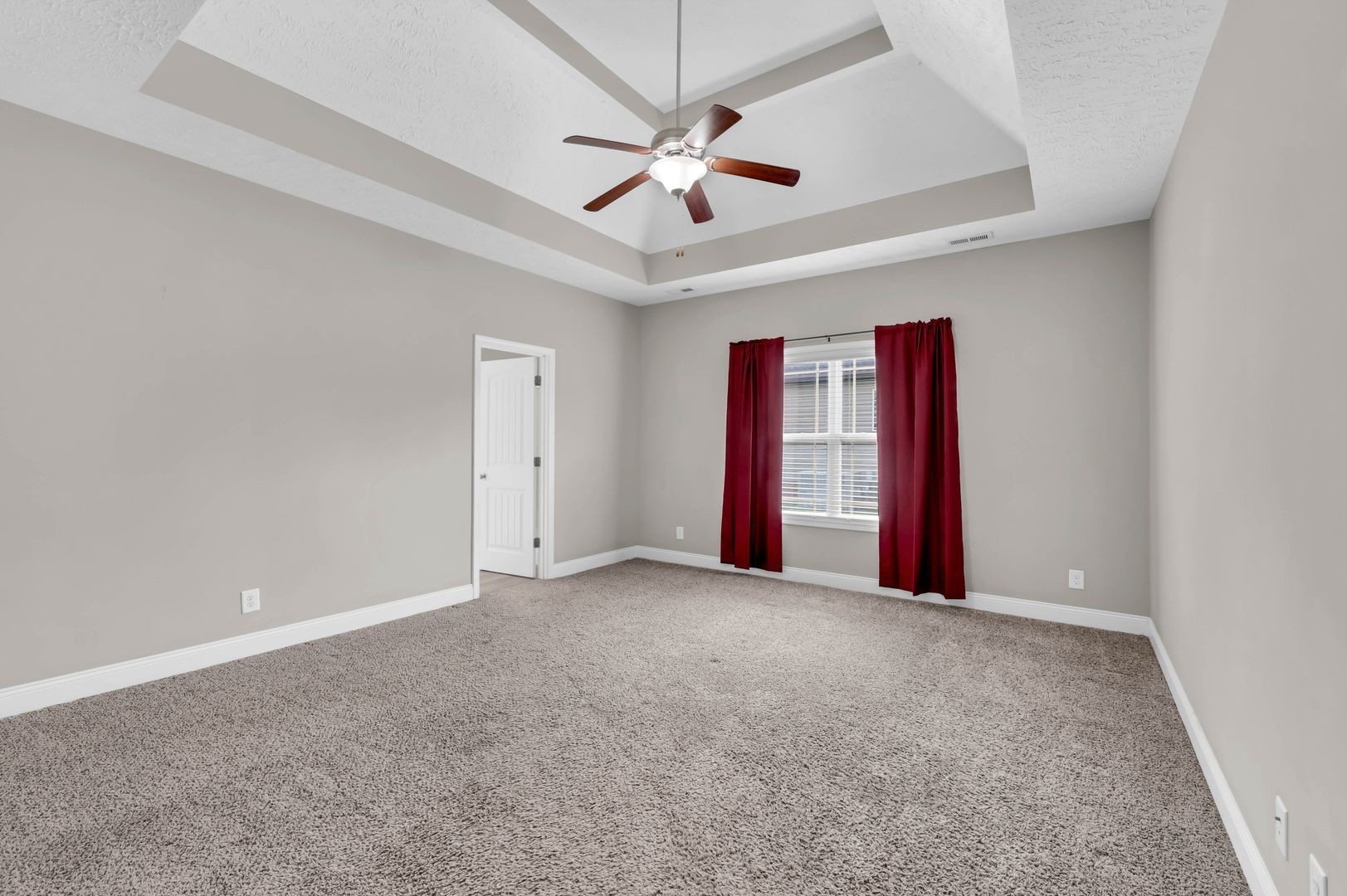 987 Promenade Drive Adams, TN 37010 - Photo 15 of 34 an empty room with closet and ceiling fan