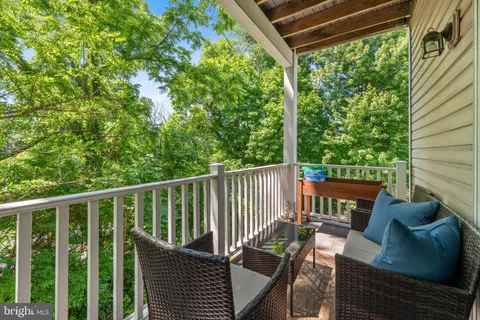 $330,000 | 14 Hillview Circle, Lansdowne, PA 19050