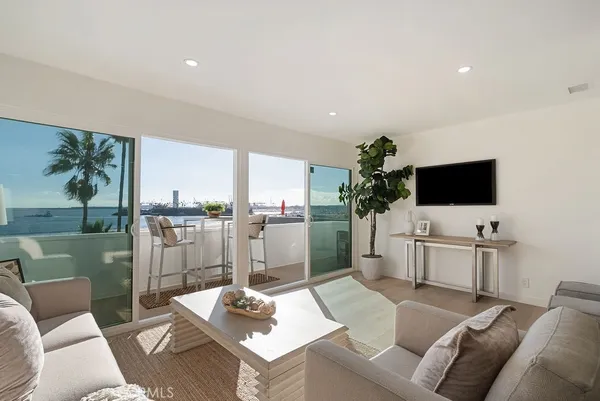 $1,149,000 | 1200 East Ocean Boulevard, Unit 52, Long Beach, CA 90802
