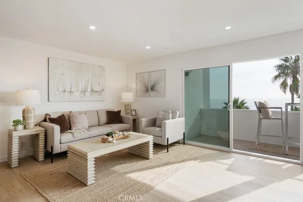 $1,149,000 | 1200 East Ocean Boulevard, Unit 52, Long Beach, CA 90802