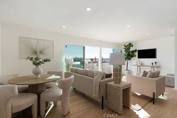 $1,149,000 | 1200 East Ocean Boulevard, Unit 52, Long Beach, CA 90802