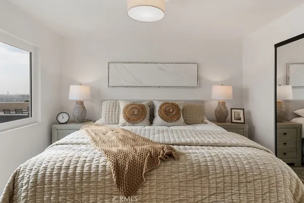 $1,149,000 | 1200 East Ocean Boulevard, Unit 52, Long Beach, CA 90802