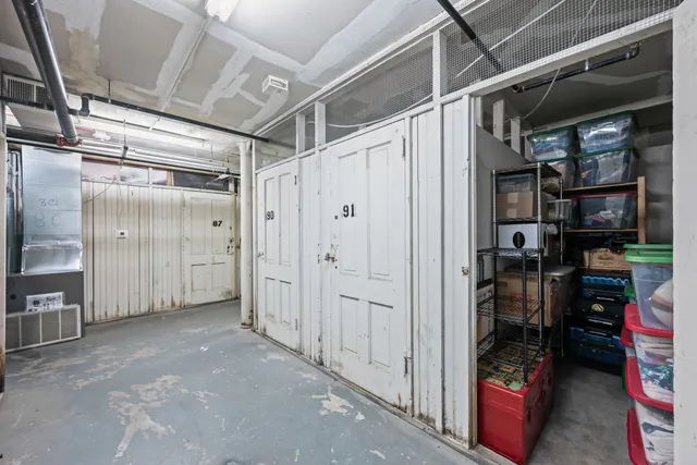 $350,000 | 550 West Surf Street, Unit 215, Chicago, IL 60657