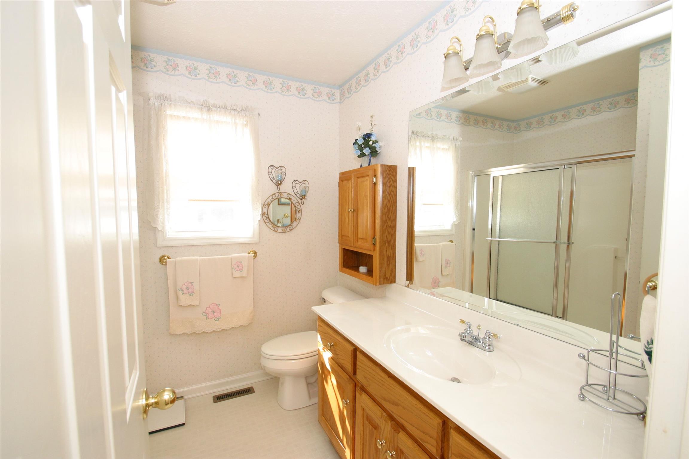 201 Putter Point Drive Gallatin, TN 37066 - Photo 17 of 24 Guest Bathroom