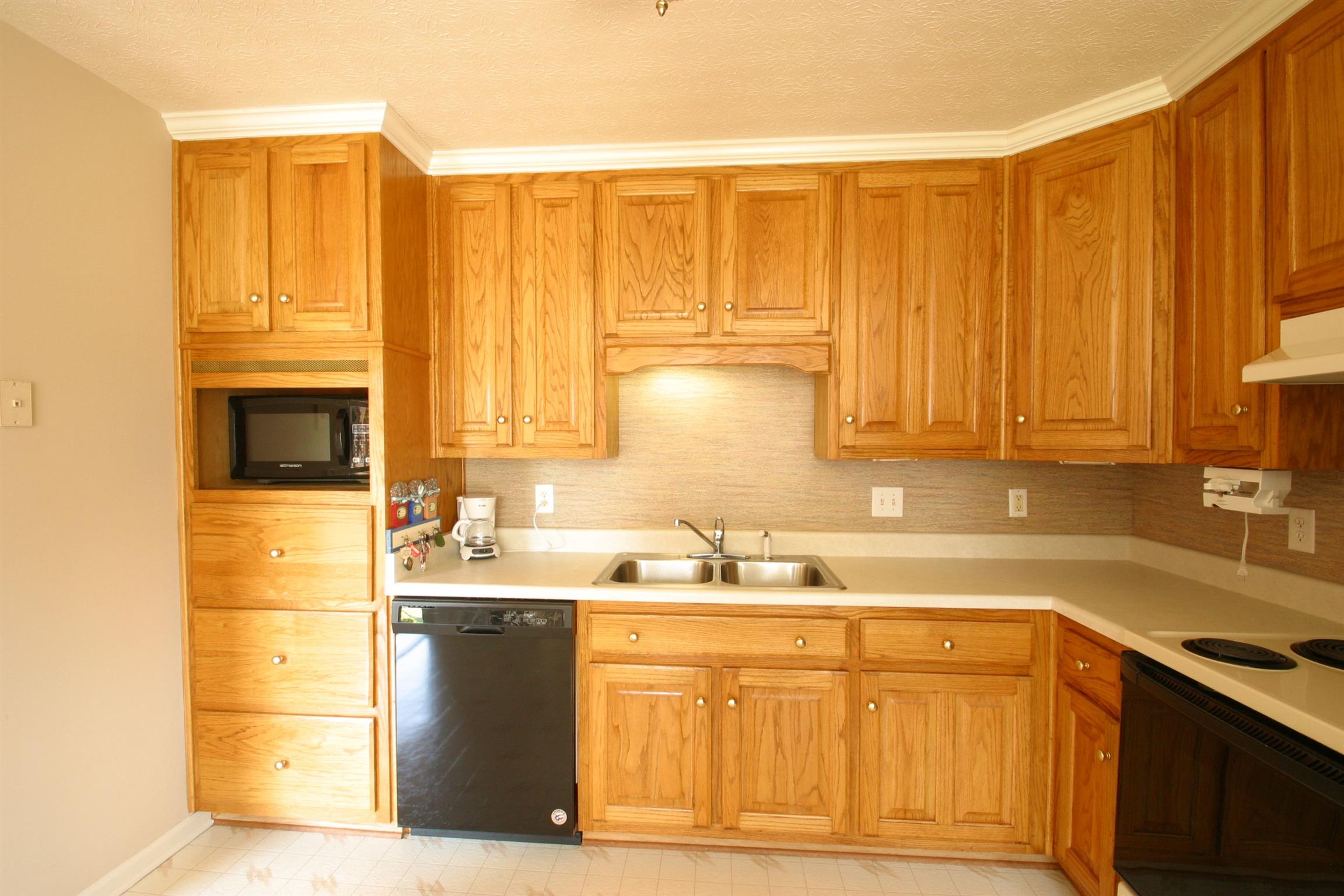 201 Putter Point Drive Gallatin, TN 37066 - Photo 6 of 24 Applinaces, HVAC and Roof are all newer.