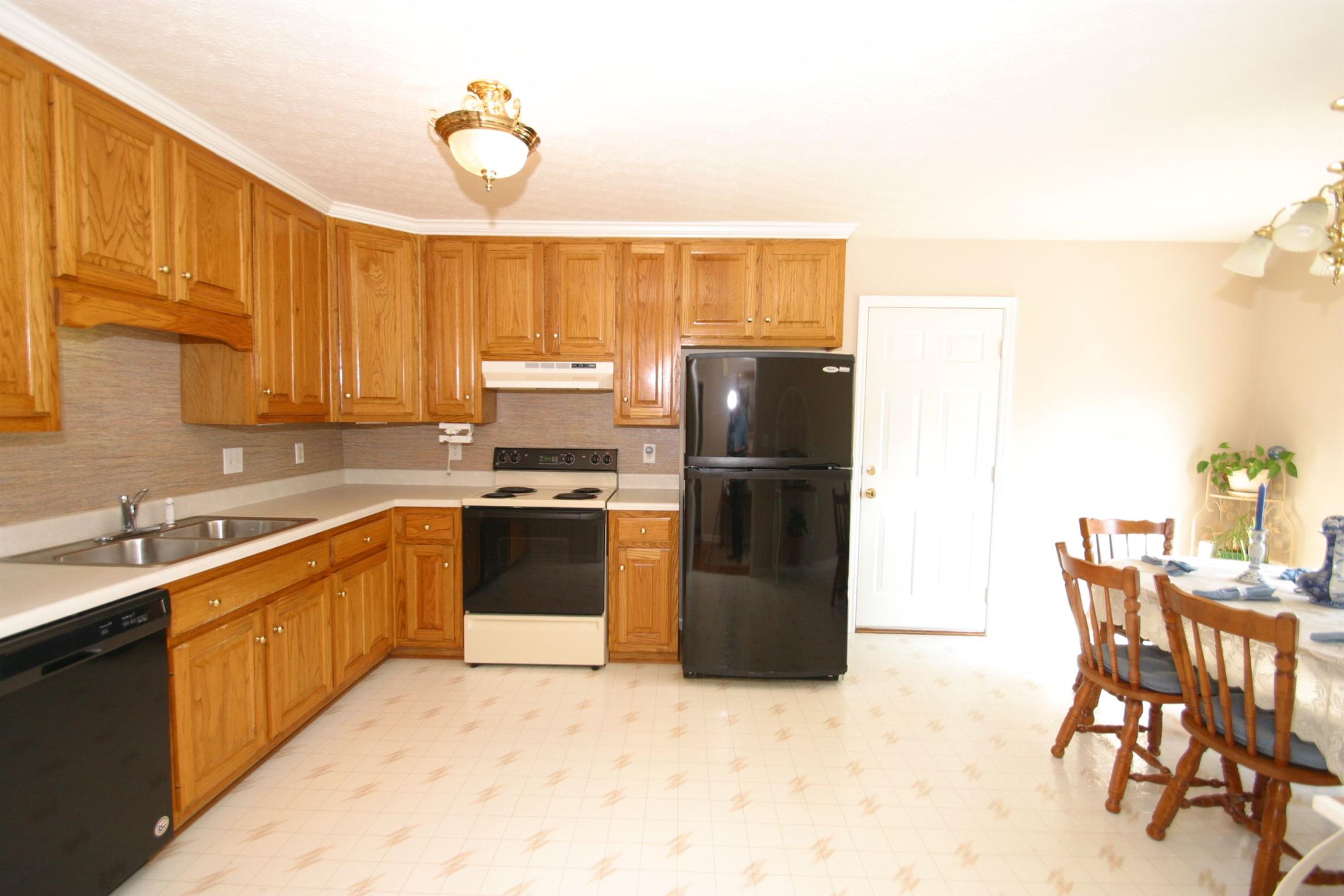 201 Putter Point Drive Gallatin, TN 37066 - Photo 7 of 24 Eat-in Kitchen