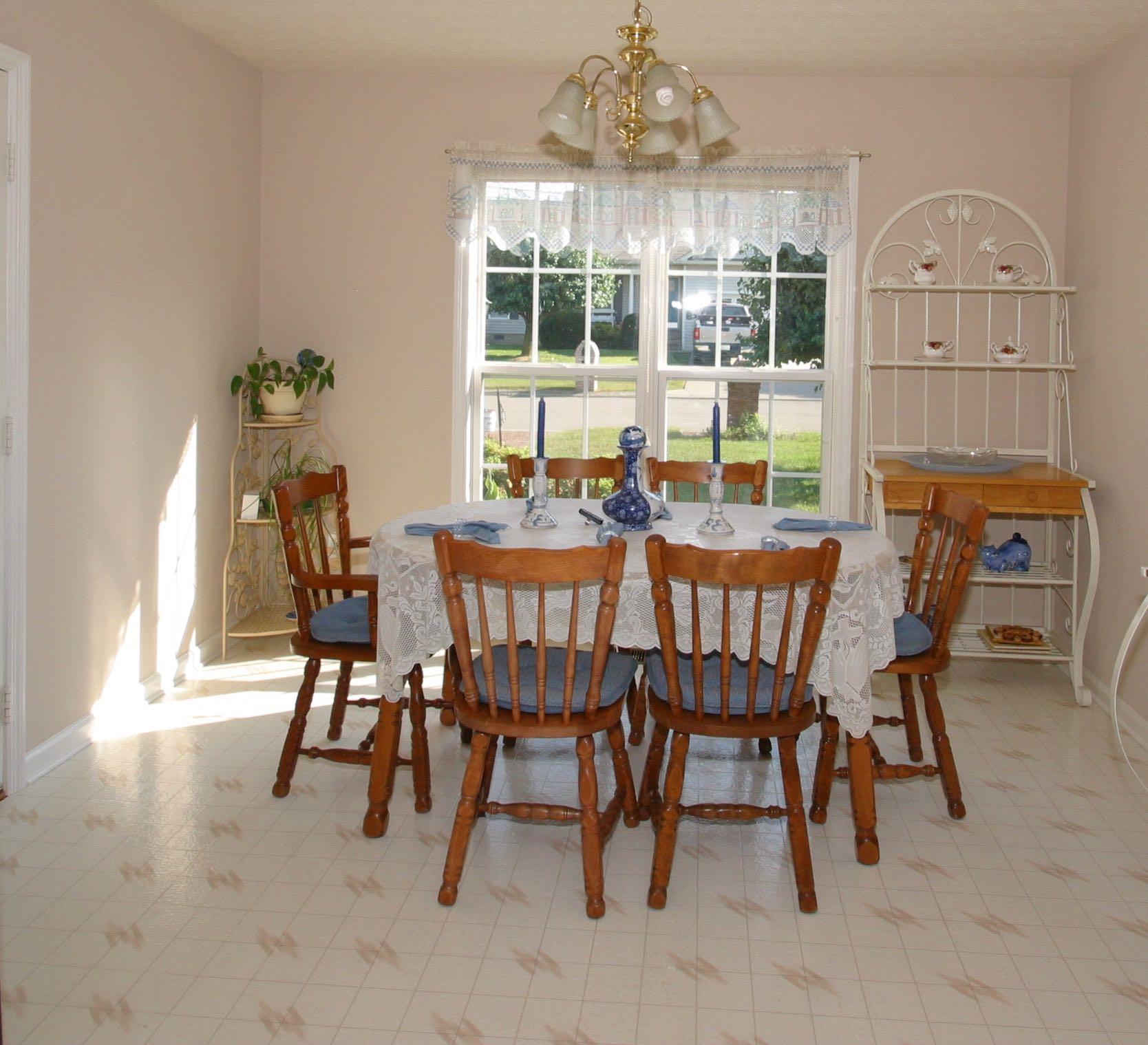 201 Putter Point Drive Gallatin, TN 37066 - Photo 8 of 24 Lovely Eat-in Area