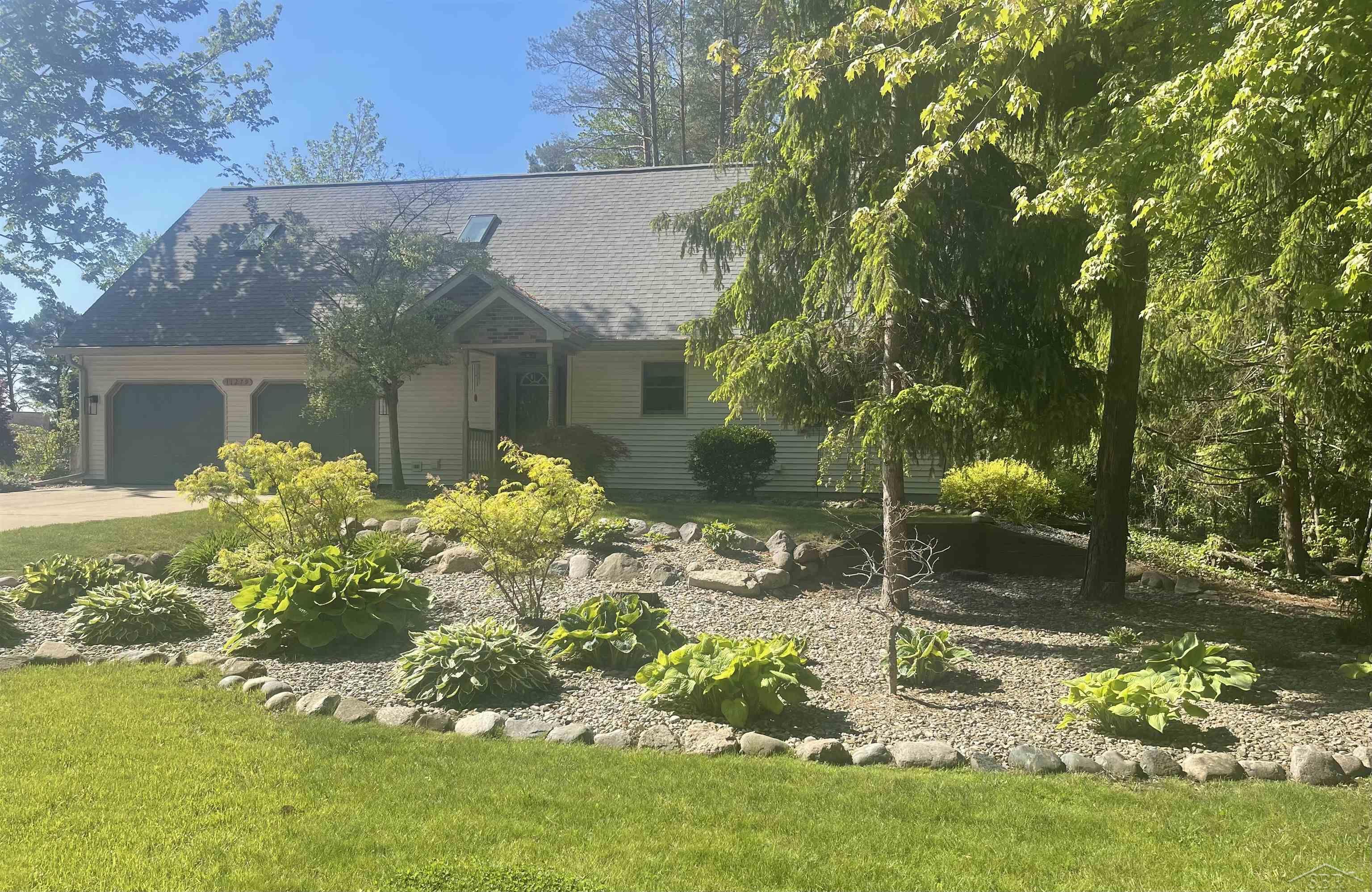 11279 Sarle Road Freeland, MI 48623 - Photo 2 of 23