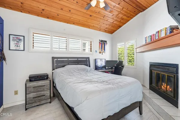 $975,000 | 3233 Community Avenue, La Crescenta, CA 91214