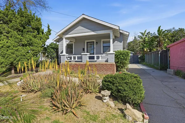 $975,000 | 3233 Community Avenue, La Crescenta, CA 91214