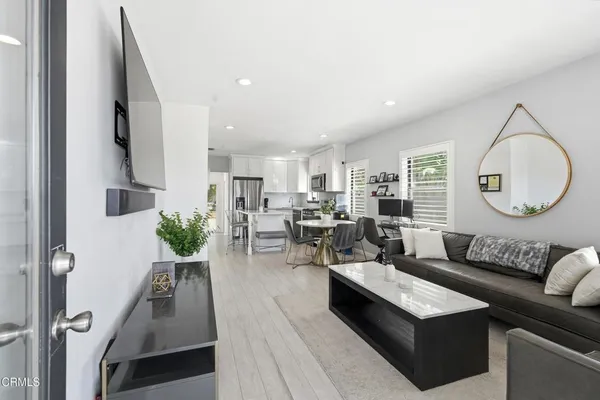 $975,000 | 3233 Community Avenue, La Crescenta, CA 91214