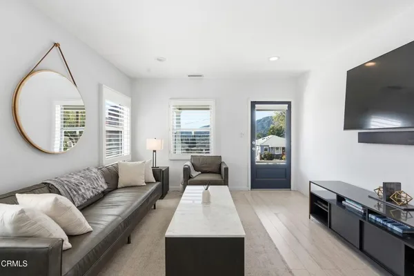 $975,000 | 3233 Community Avenue, La Crescenta, CA 91214