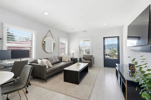 $975,000 | 3233 Community Avenue, La Crescenta, CA 91214