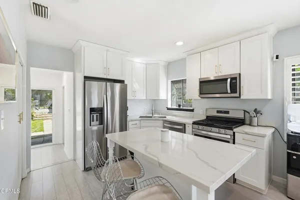 $975,000 | 3233 Community Avenue, La Crescenta, CA 91214