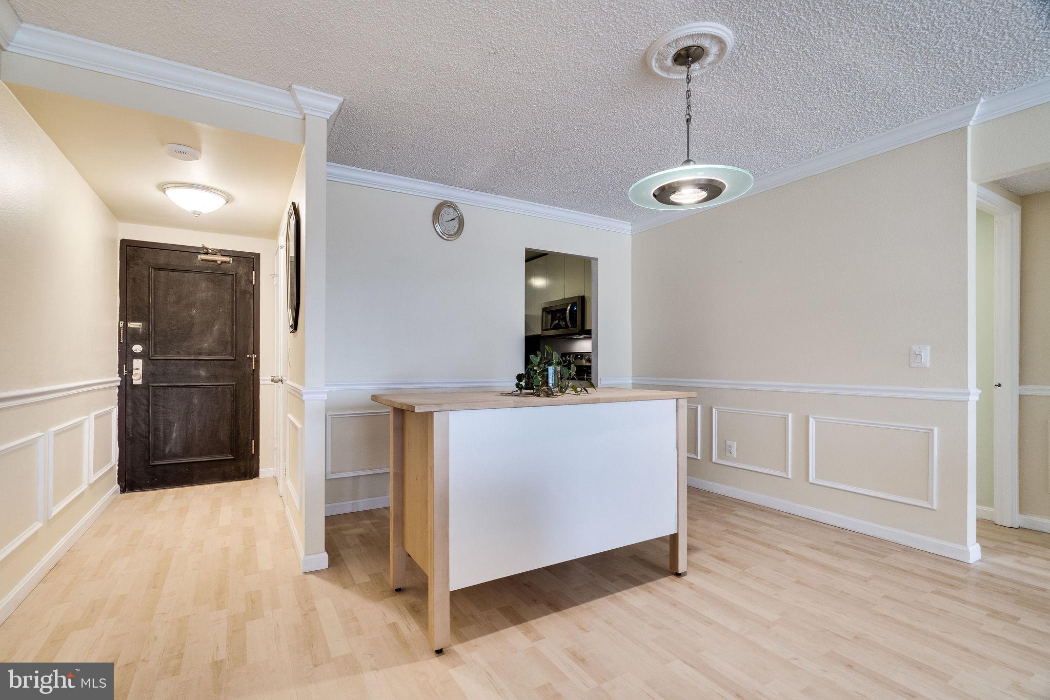 6101 Edsall Road, Unit 905 Alexandria, VA 22304 - Photo 16 of 62 a view of a hallway with wooden floor and cabinet