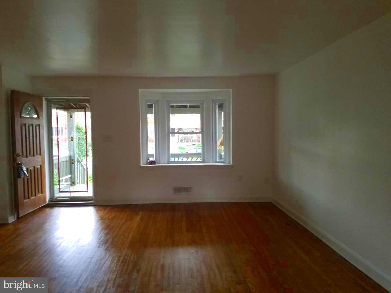 1904 Barry Road Baltimore, MD 21222 - Photo 6 of 26 Living Room