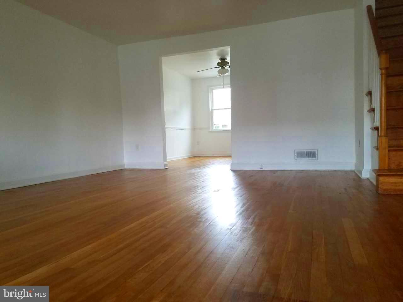 1904 Barry Road Baltimore, MD 21222 - Photo 7 of 26 Living Room