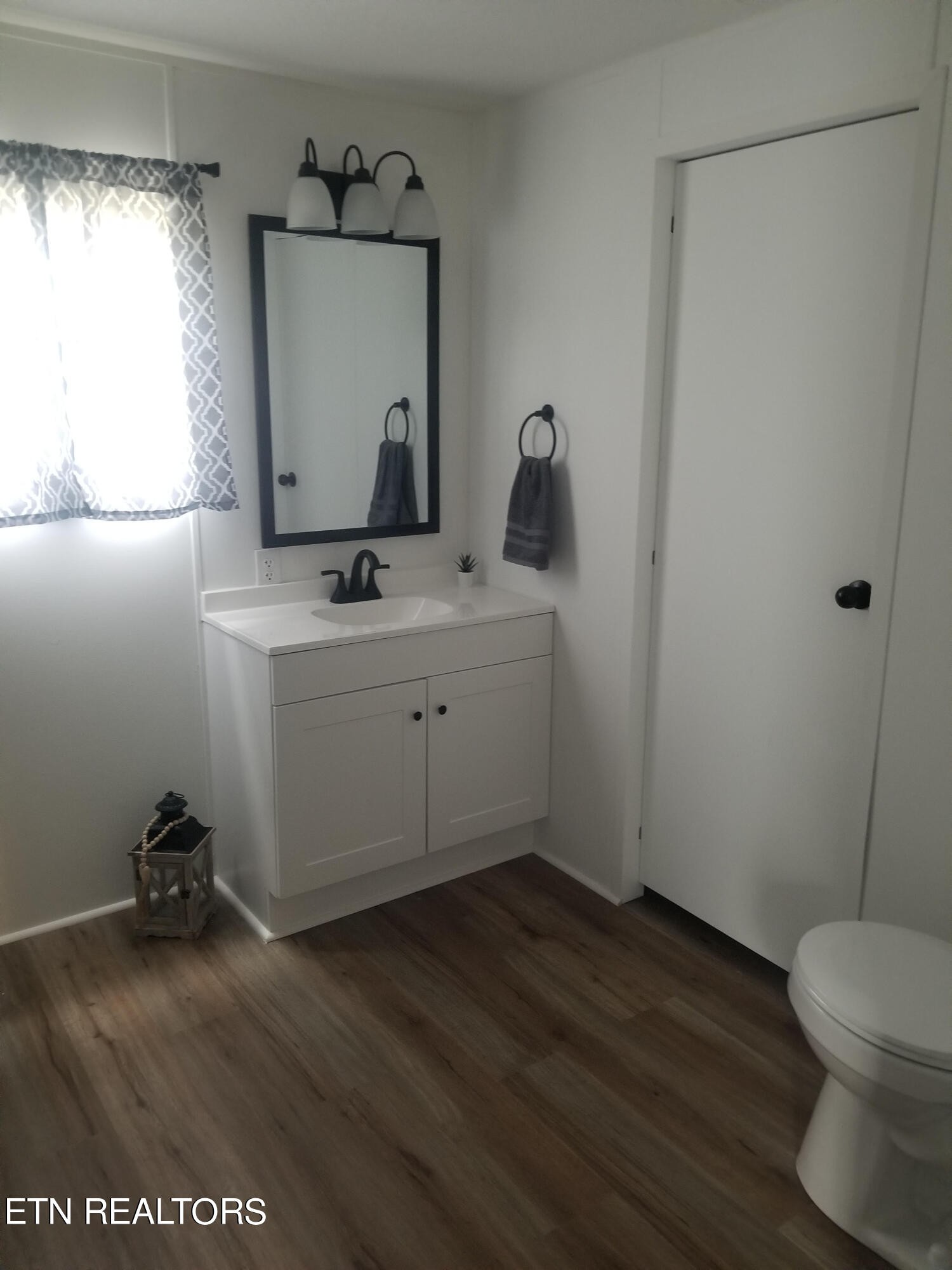 345 Fiske Road Harriman, TN 37748 - Photo 11 of 12 a bathroom with a sink toilet and mirror