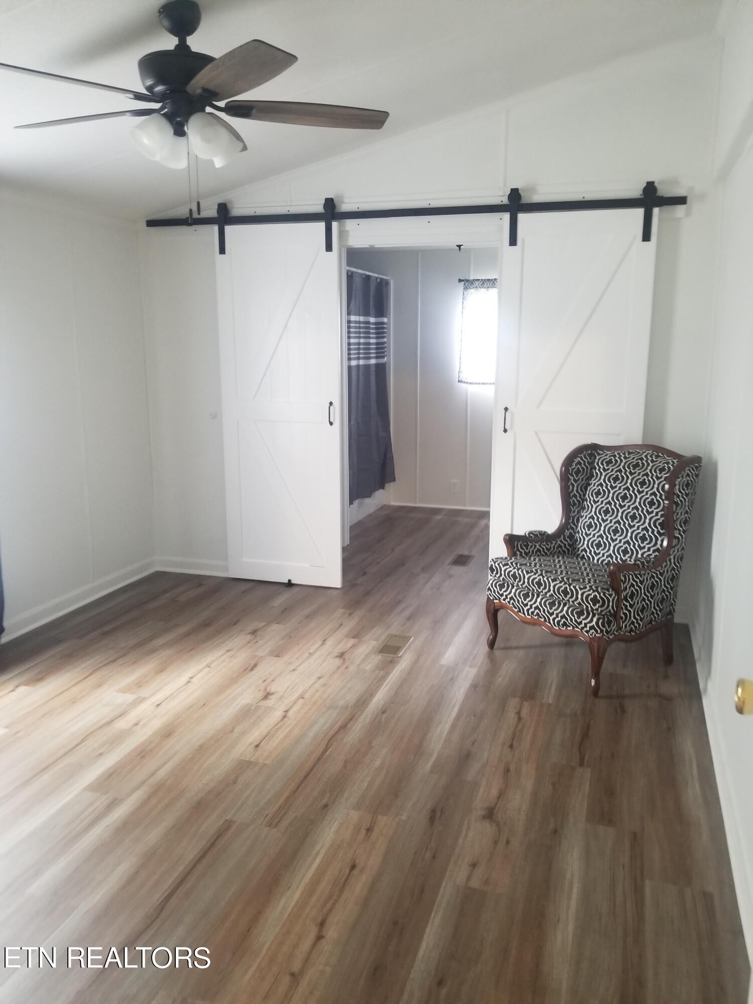 345 Fiske Road Harriman, TN 37748 - Photo 6 of 12 a living room with furniture and a wooden floor