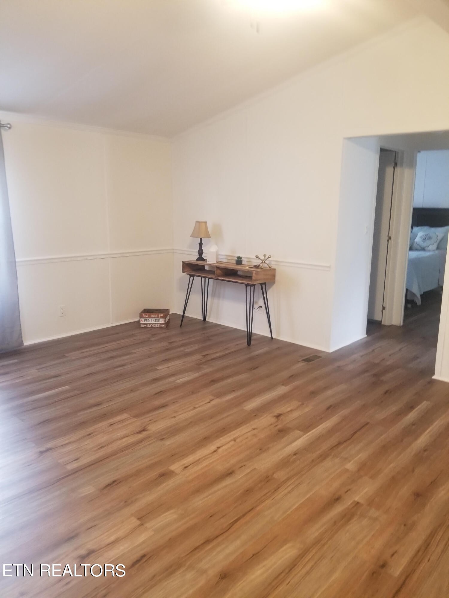 345 Fiske Road Harriman, TN 37748 - Photo 7 of 12 a view of a room with wooden floor
