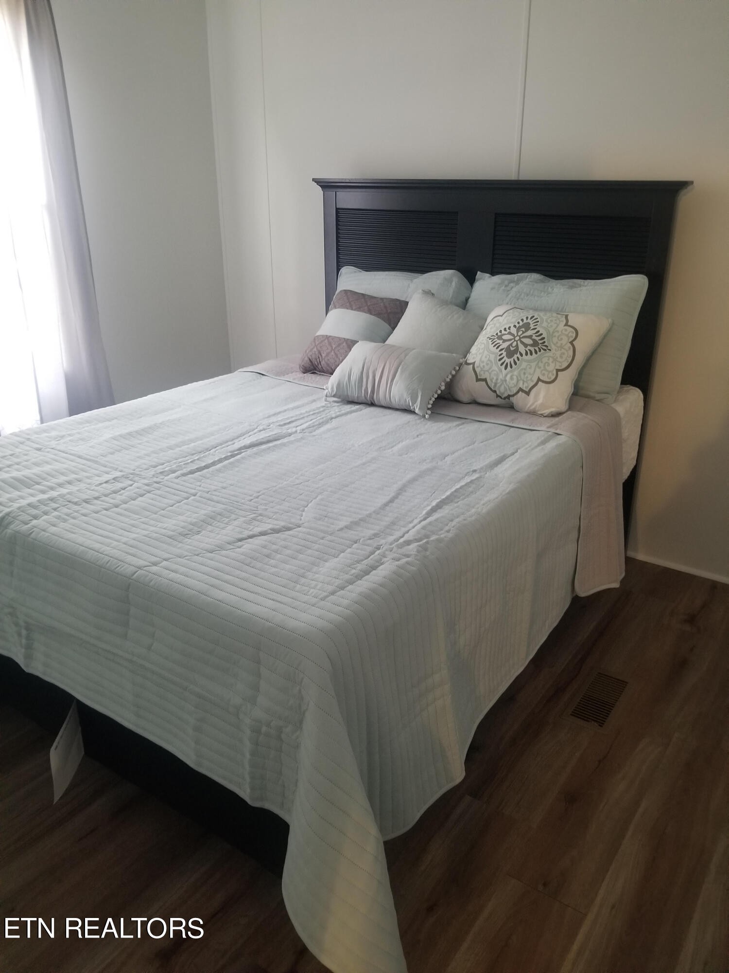 345 Fiske Road Harriman, TN 37748 - Photo 9 of 12 a bedroom with a bed and wooden floor