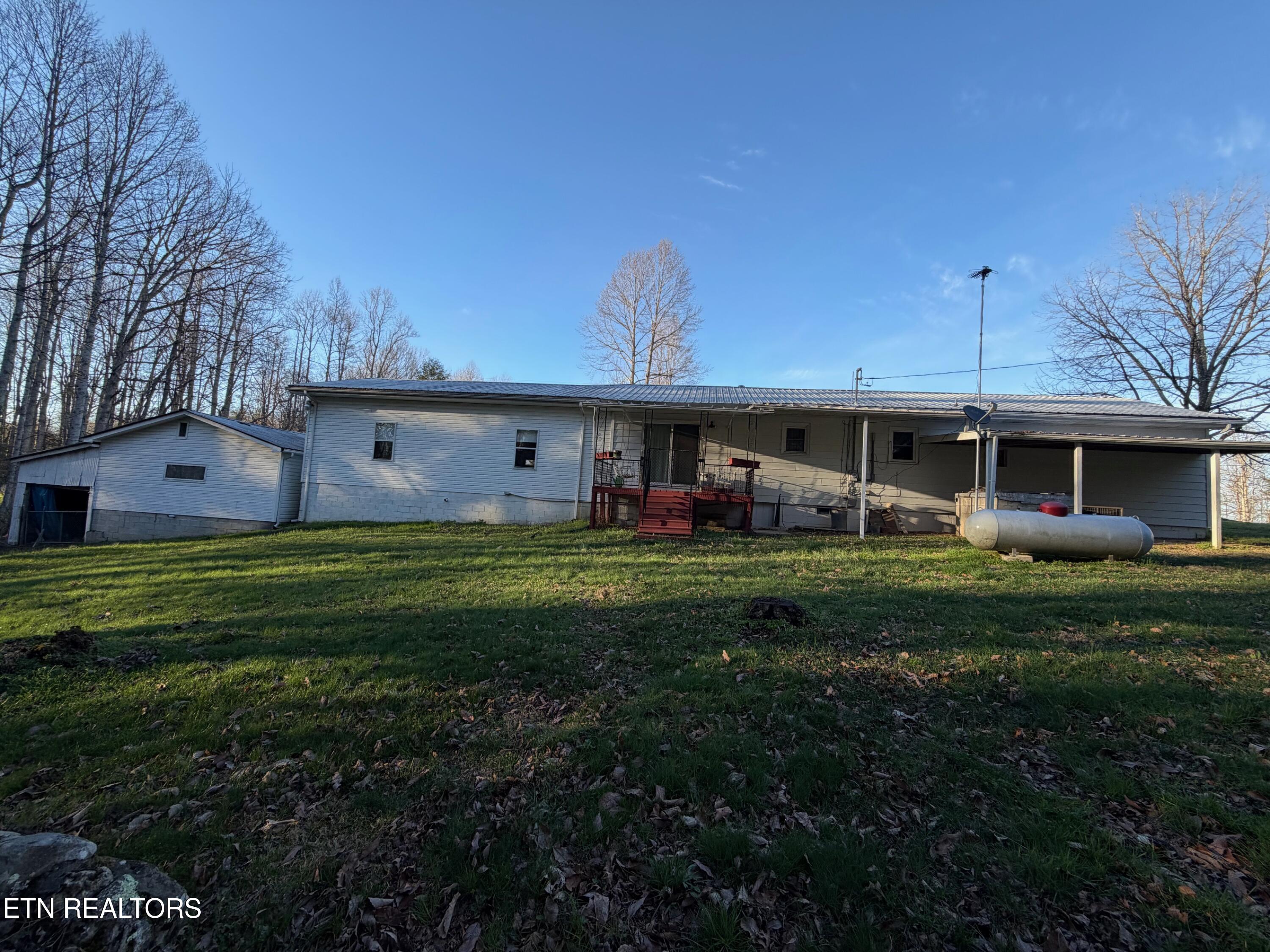 3514 Mt Helen Road Allardt, TN 38504 - Photo 4 of 17 IMG_1585