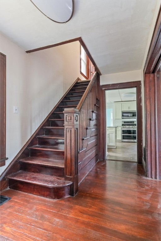 3680 South Main Street Marion, NY 14505 - Photo 12 of 37 entryway