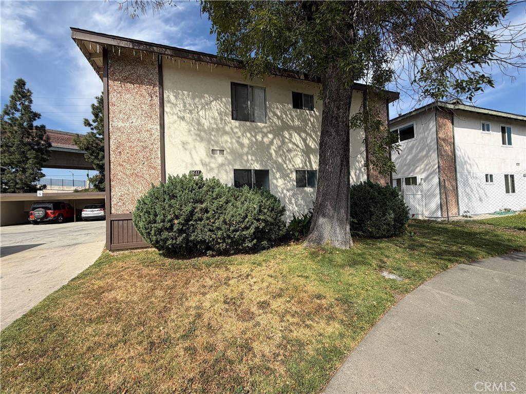 1611 Picadilly Way, Unit B Fullerton, CA 92801 - Photo 2 of 11