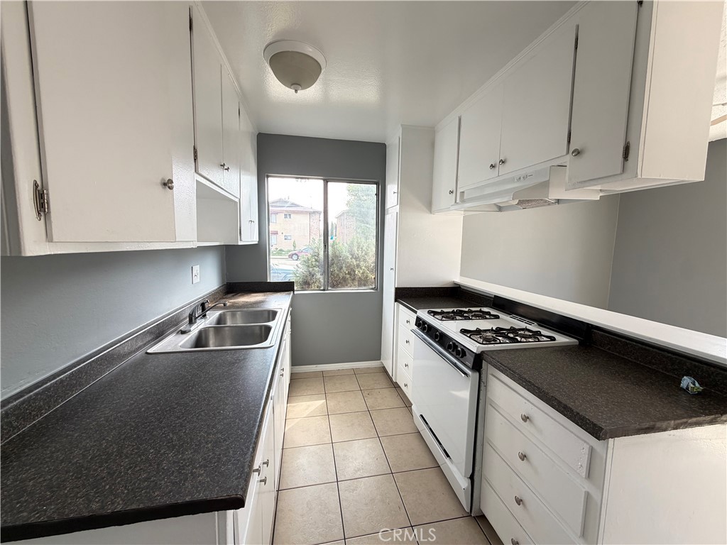 1611 Picadilly Way, Unit B Fullerton, CA 92801 - Photo 6 of 11