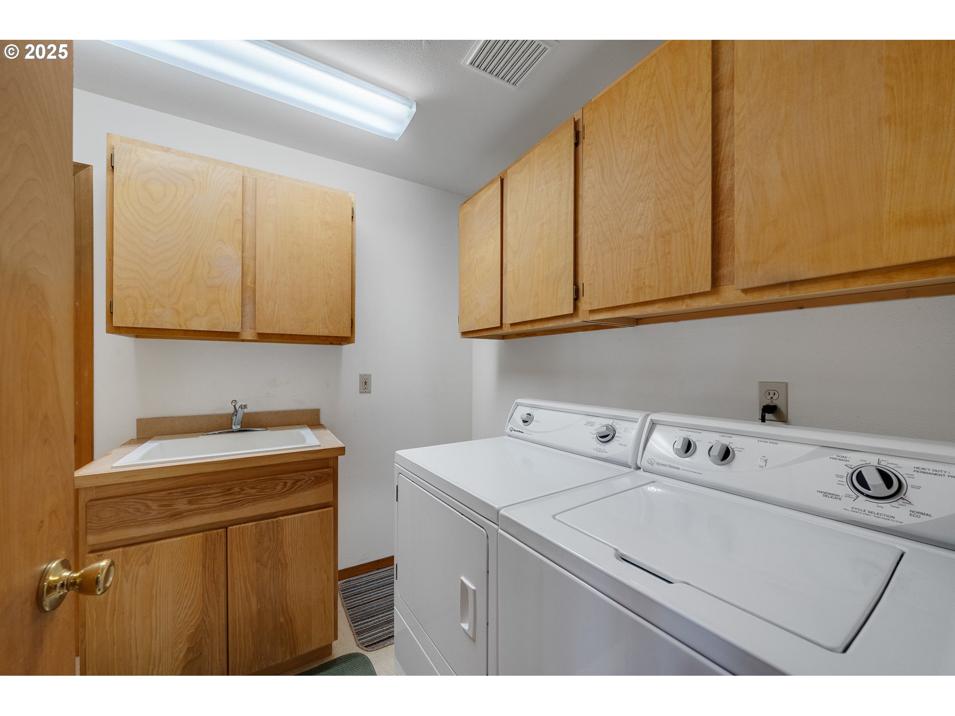10750 Neptune Way Nehalem, OR 97131 - Photo 17 of 25 a utility room with dryer and washer
