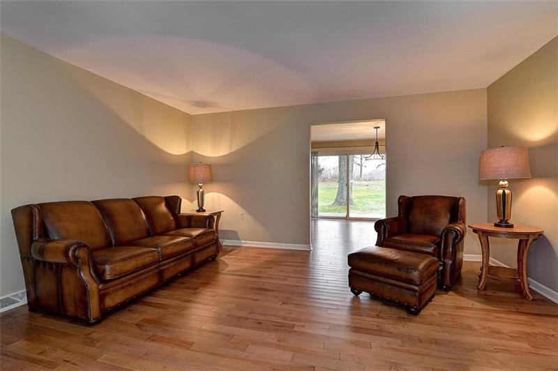 163 Glen Rape Road Rochester, PA 15074 - Photo 12 of 25 Living Room View2
