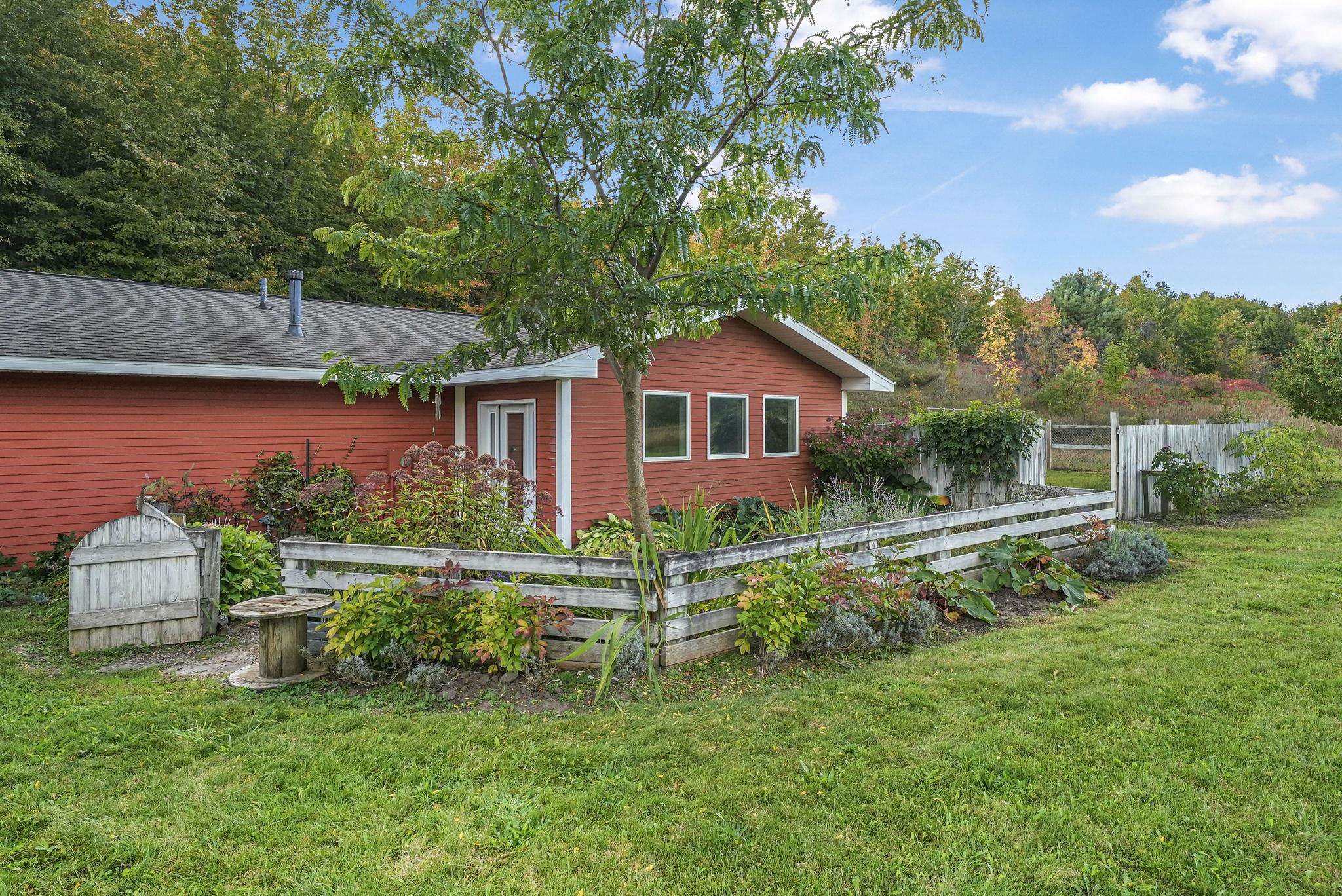 9750 East Solem Road Suttons Bay, MI 49682 - Photo 55 of 76 1939485-768eedbd-ac06-4c0a-b46a-d1a1ee724e7d.JPG