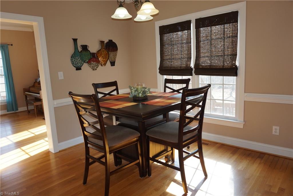 7517 Kristen Drive Oak Ridge, NC 27310 - Photo 10 of 30 Breakfast area.