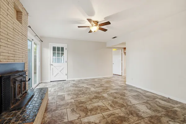 $299,900 | 2077 Skyline Drive, Redding, CA 96001