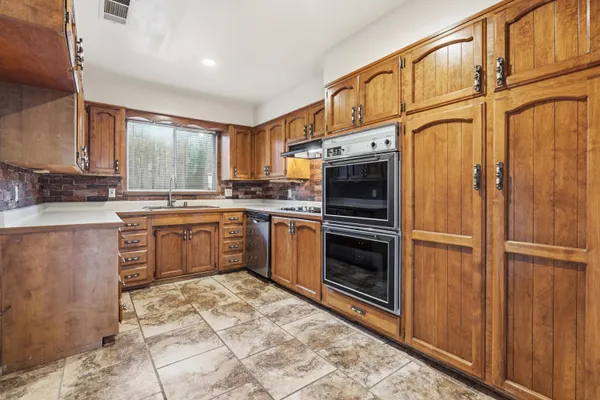 $299,900 | 2077 Skyline Drive, Redding, CA 96001