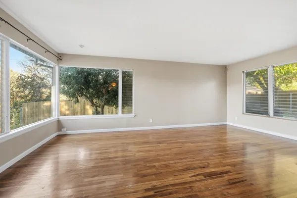 $299,900 | 2077 Skyline Drive, Redding, CA 96001