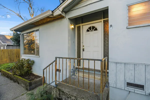 $299,900 | 2077 Skyline Drive, Redding, CA 96001