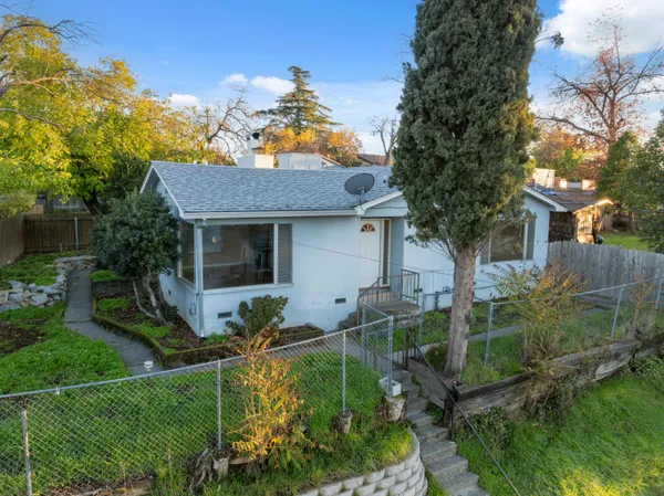 $299,900 | 2077 Skyline Drive, Redding, CA 96001