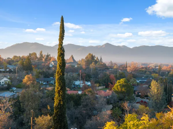 $299,900 | 2077 Skyline Drive, Redding, CA 96001