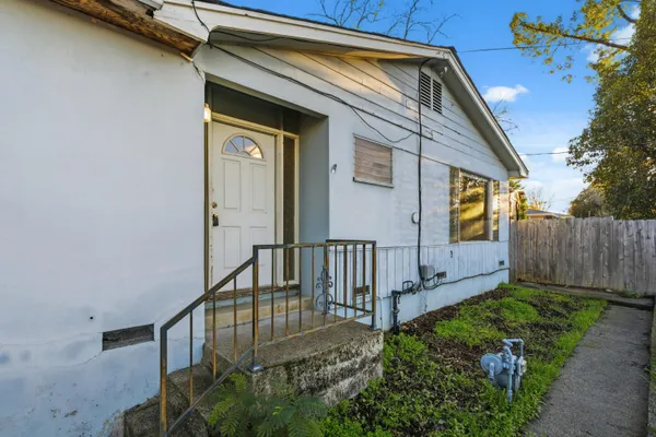 $299,900 | 2077 Skyline Drive, Redding, CA 96001