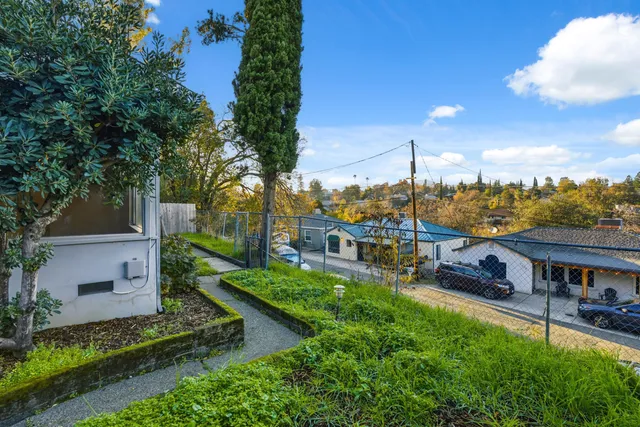 $314,900 | 2077 Skyline Drive, Redding, CA 96001