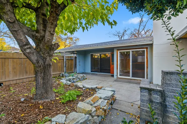 $299,900 | 2077 Skyline Drive, Redding, CA 96001