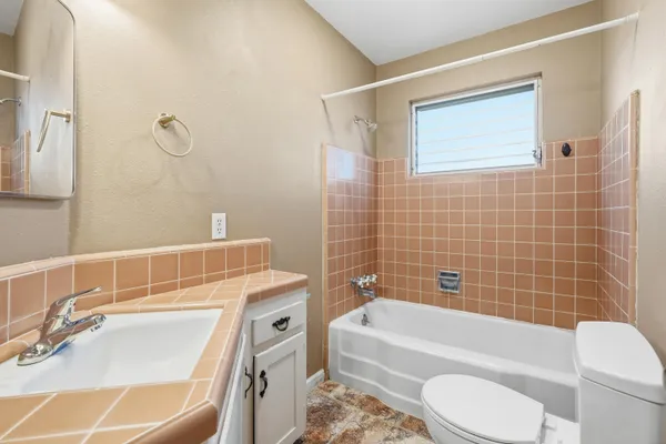 $299,900 | 2077 Skyline Drive, Redding, CA 96001
